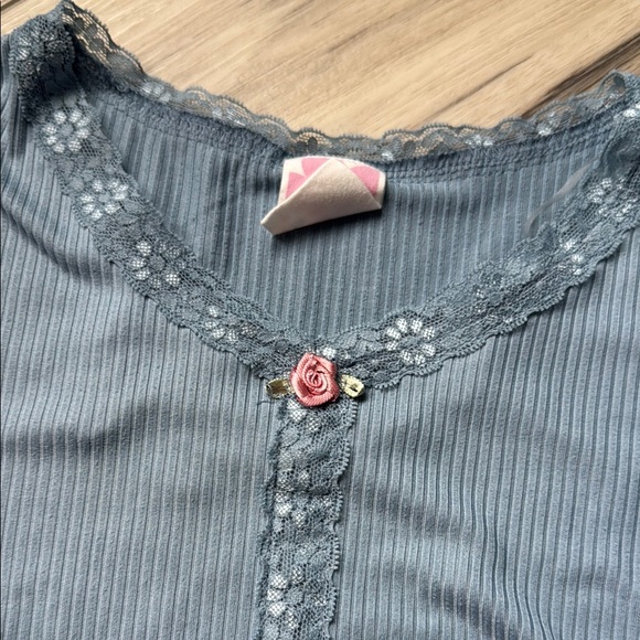 Elegant Blue Lace Trim Top - Picture 2 of 6